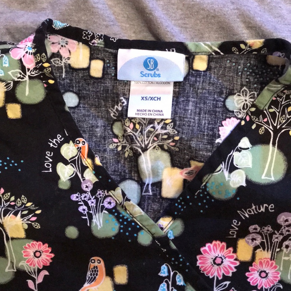 Scrub Top - Picture 2 of 3